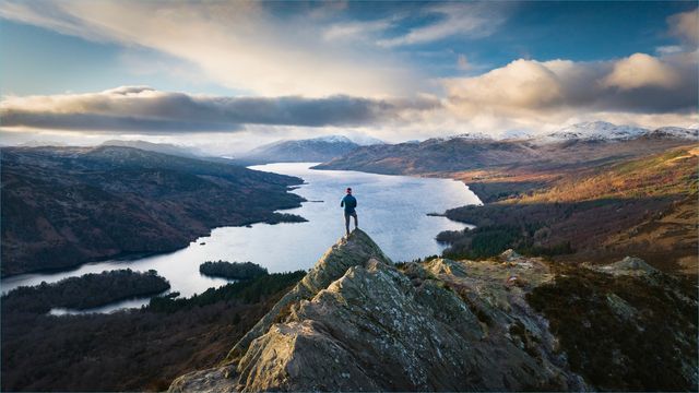 Man standing on mountain view 